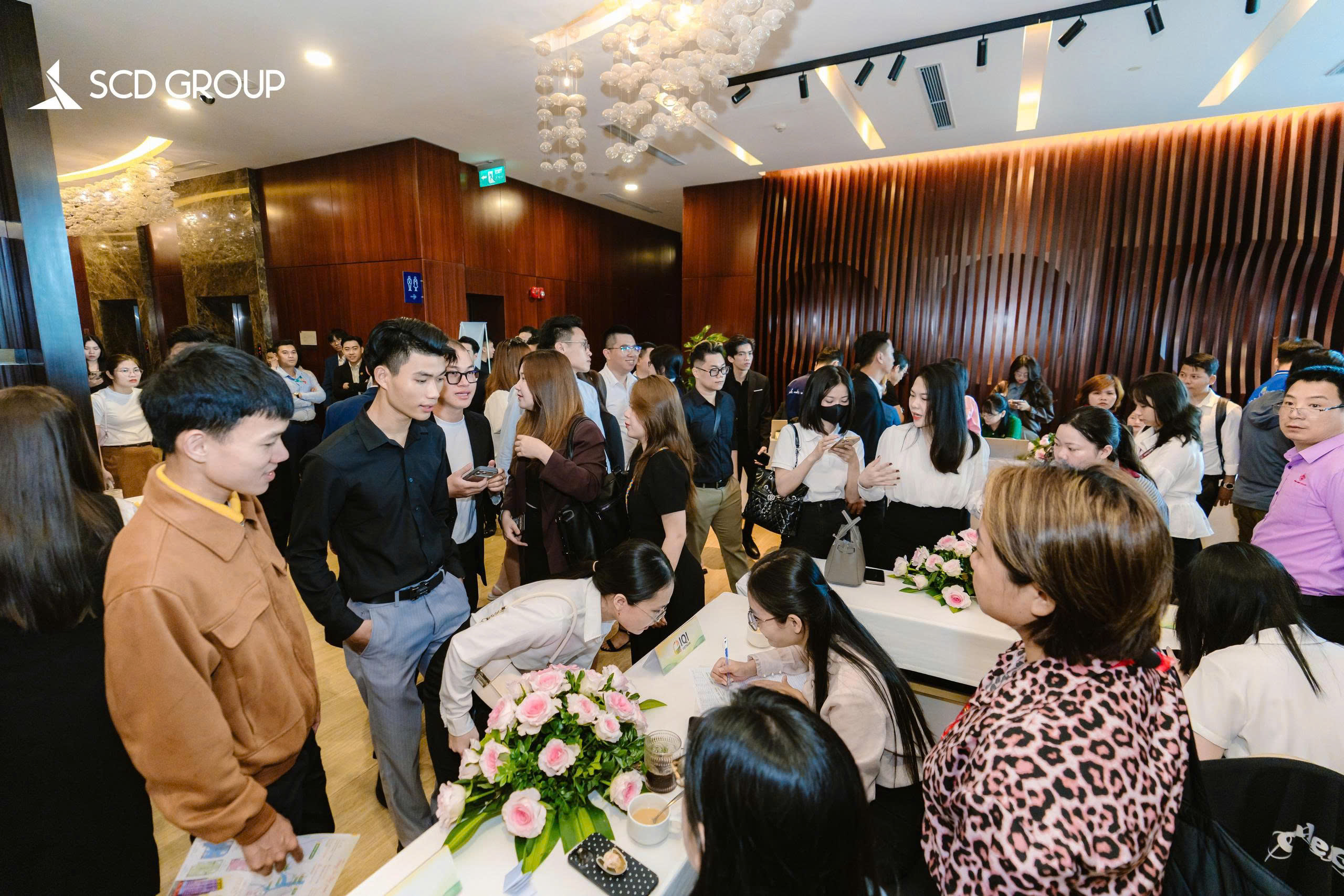 Hàng loạt khách hàng đã tham gia booking dự án FourS Tower ngay tại sự kiện.