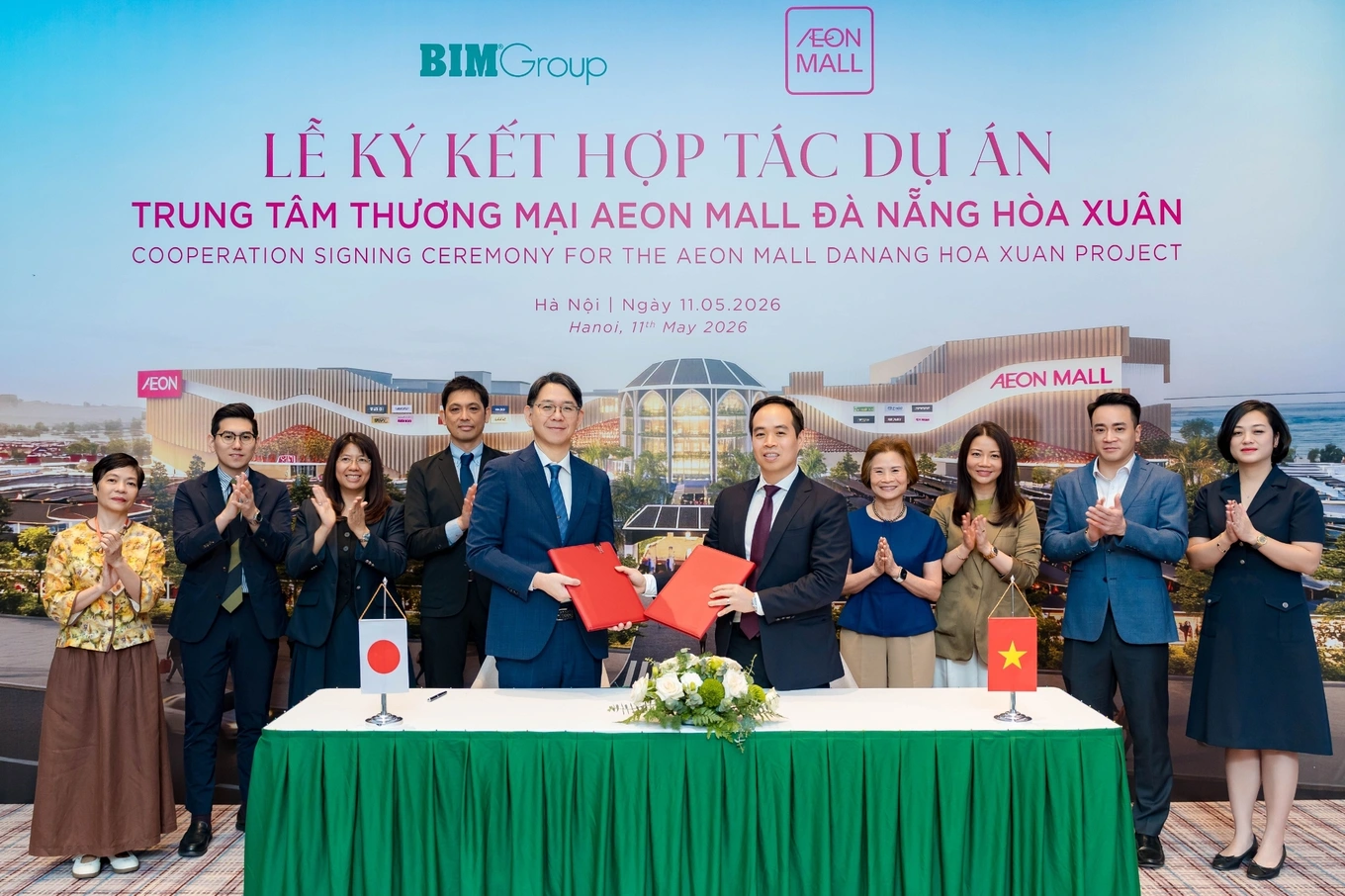 Ông Isobe Daisuke - Tổng giám đốc AEONMALL Việt Nam và ông Đoàn Quốc Huy - Chủ tịch, Tổng giám đốc BIM Group tại lễ ký kết hợp tác dự án trung tâm thương mại AEON MALL Đà Nẵng Hòa Xuân (Ảnh: BTC).