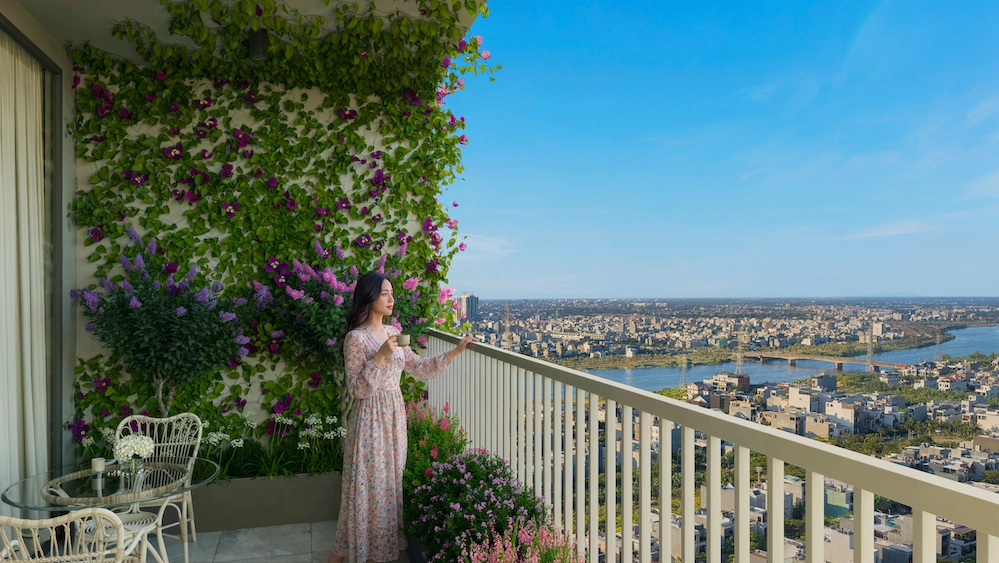 Khung cảnh từ ban công penthouse của dự án S-Light Tower. Ảnh: Sun Property